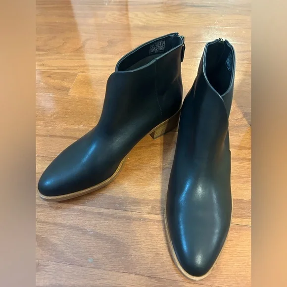 Soludos Venetian Leather Ankle Boots - Picture 7 of 10